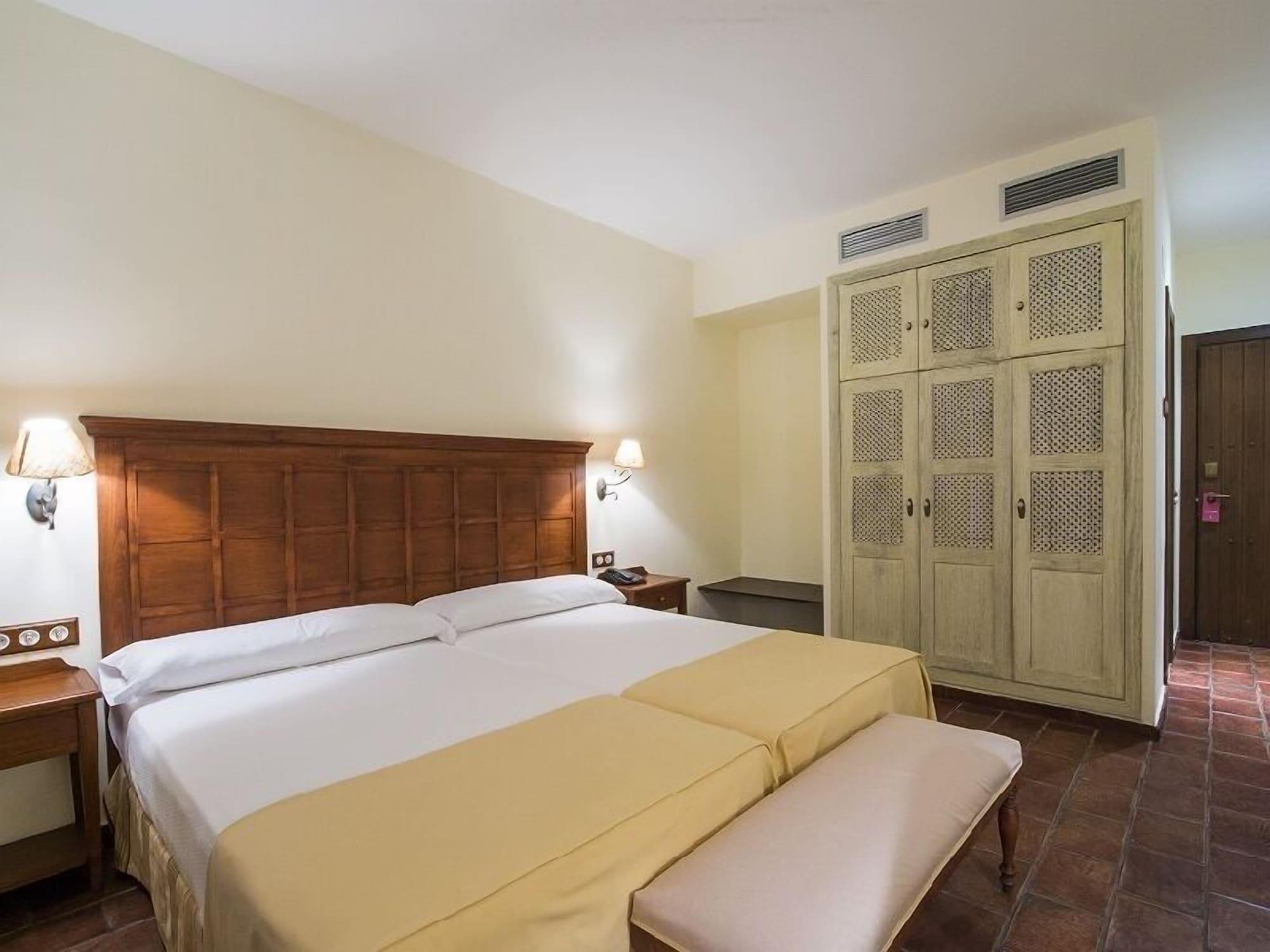 Hospedium Hotel Cortijo Santa Cruz Villanueva De La Serena Bagian luar foto
