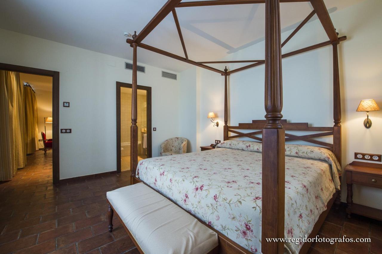 Hospedium Hotel Cortijo Santa Cruz Villanueva De La Serena Bagian luar foto